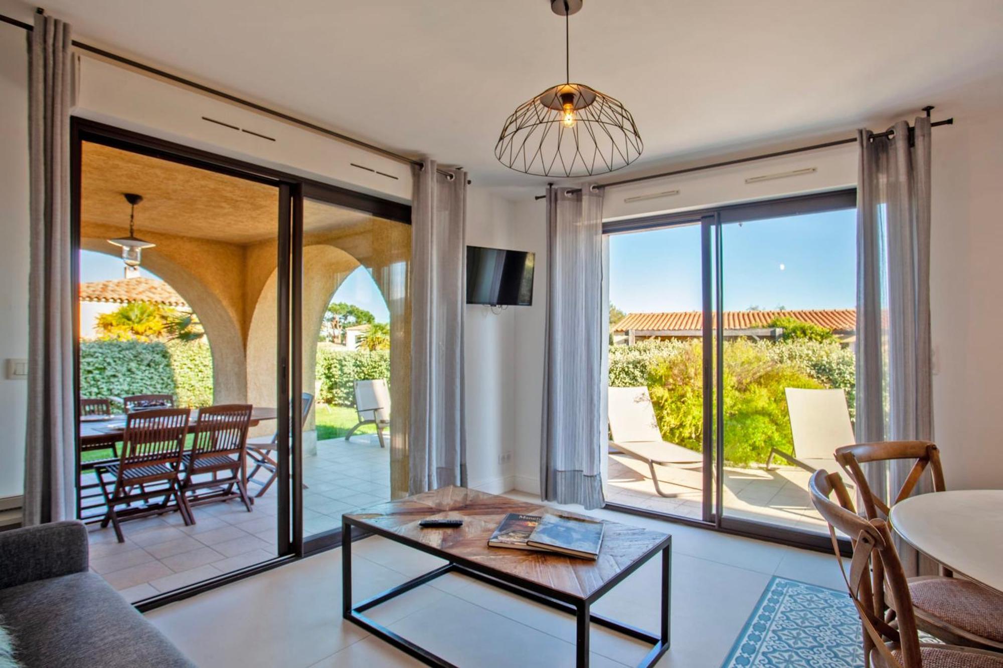 Location De Vacances Olivier Jardin Privatif Et Piscine Chauffee Partagee Calvi  Exterior photo